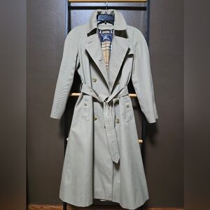 Vintage Burberry Classic Beige Trench Coat, With Removable Wool Liner